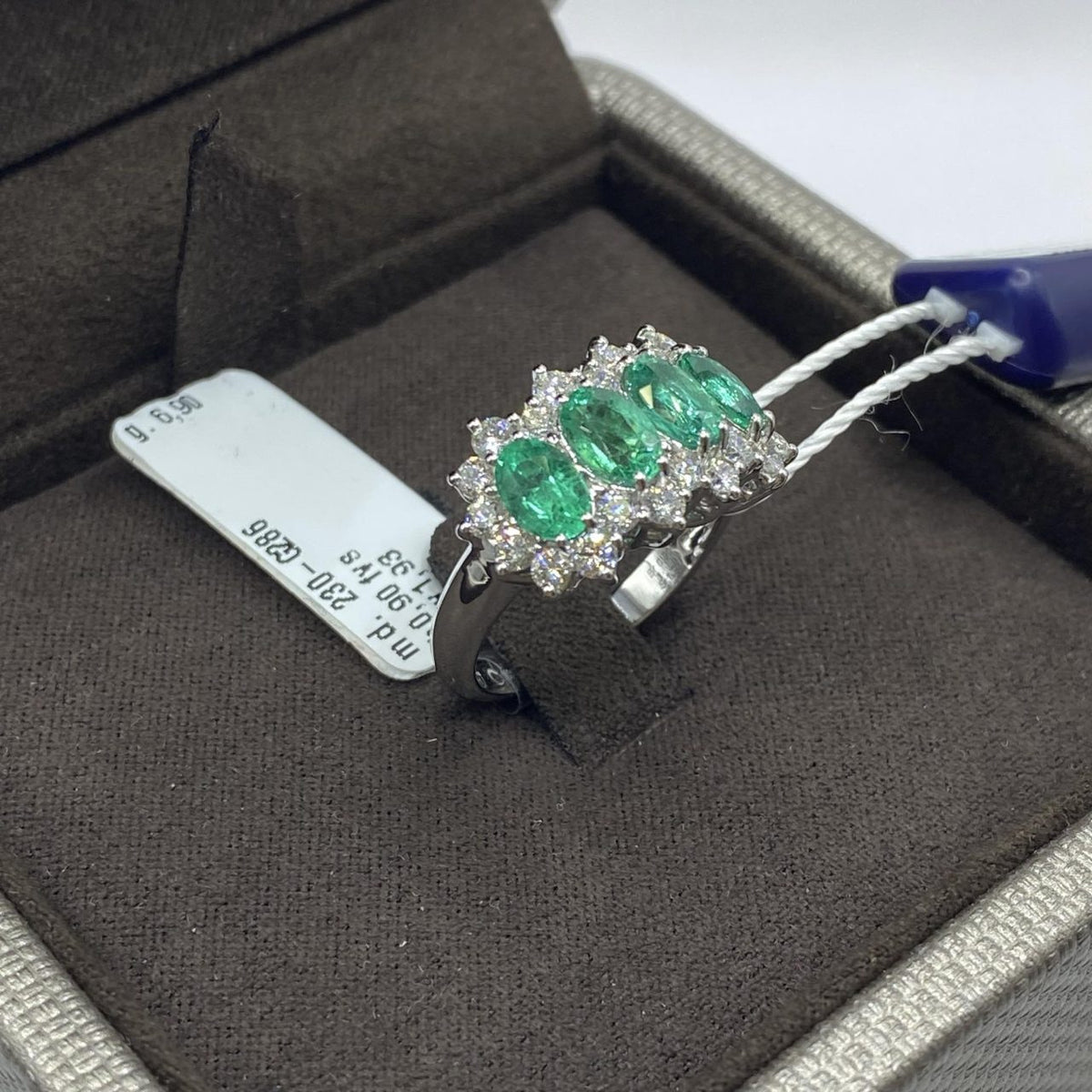 Anello Donna Crivelli con Smeraldi Ct 1.93 e Diamanti