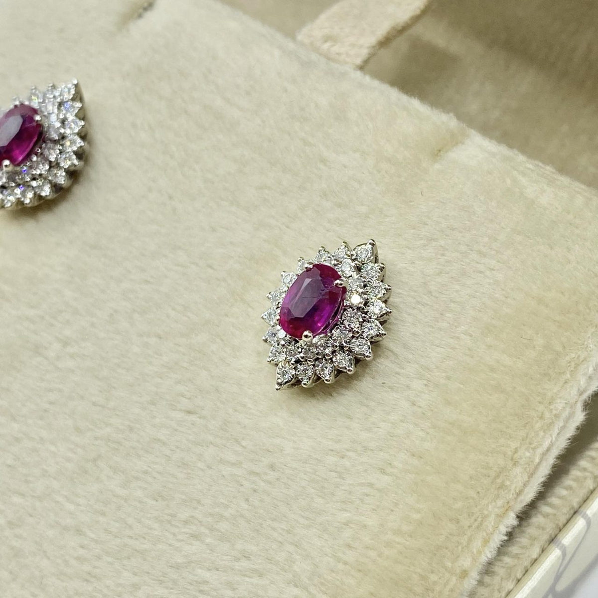 Orecchini Rosetta Donna Oro 18KT con Rubino Ct. 1.10 e Diamanti