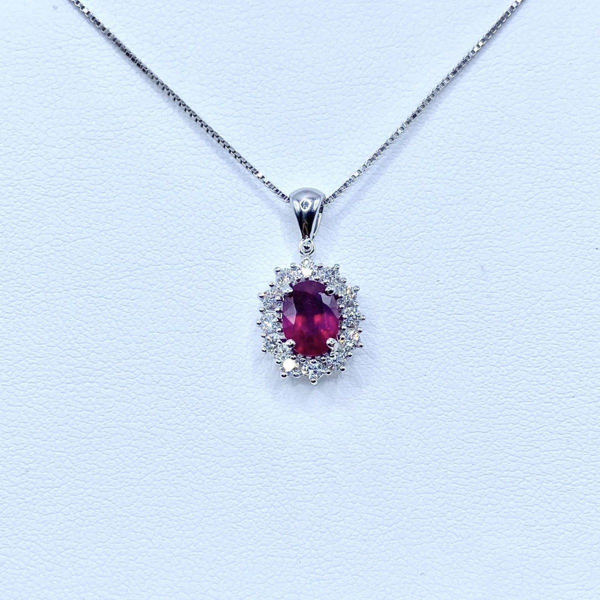 Collana Pg Gioielli in Oro 18KT 18KT con Diamanti e Rubino Ct. 1,38
