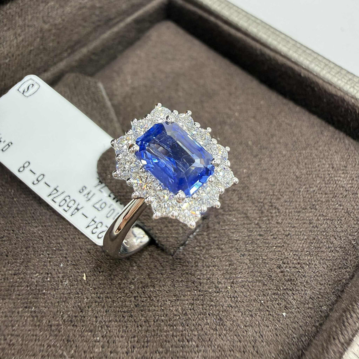 Anello Donna Crivelli con Zaffiro 1,74 e Diamanti
