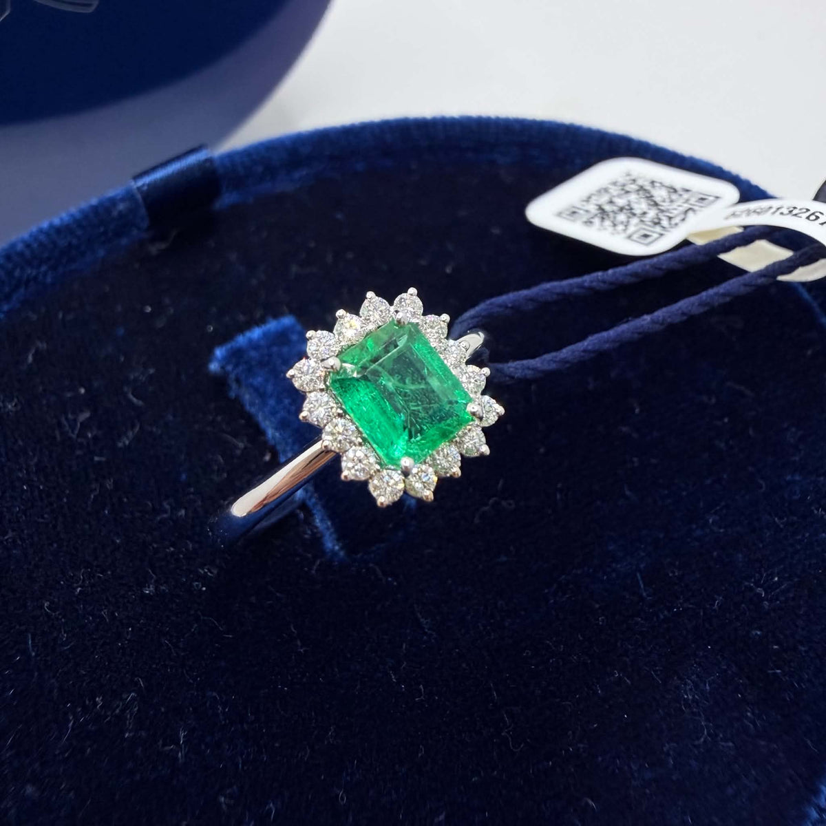 Anello Recarlo con Diamanti e Smeraldo ct. 0,77