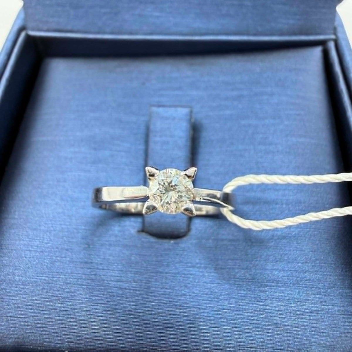Anello Solitario in Oro 18KT 18KT e Diamante Ct. 0.32 G-IF