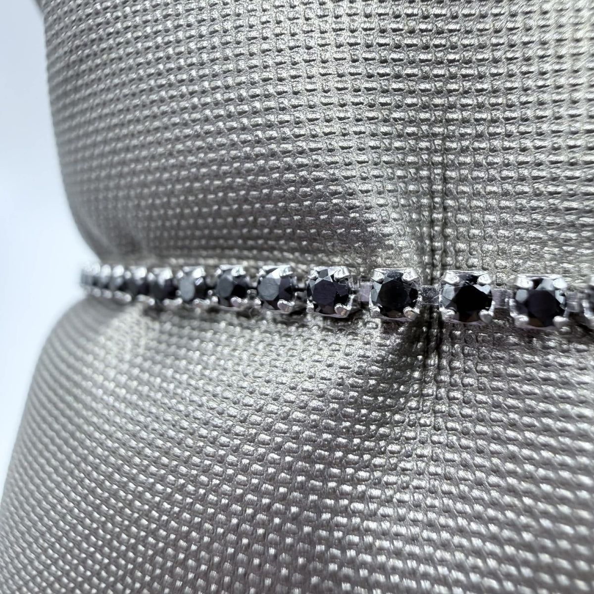 Bracciale Tennis in Oro 18KT 18KT e Zirconi Neri