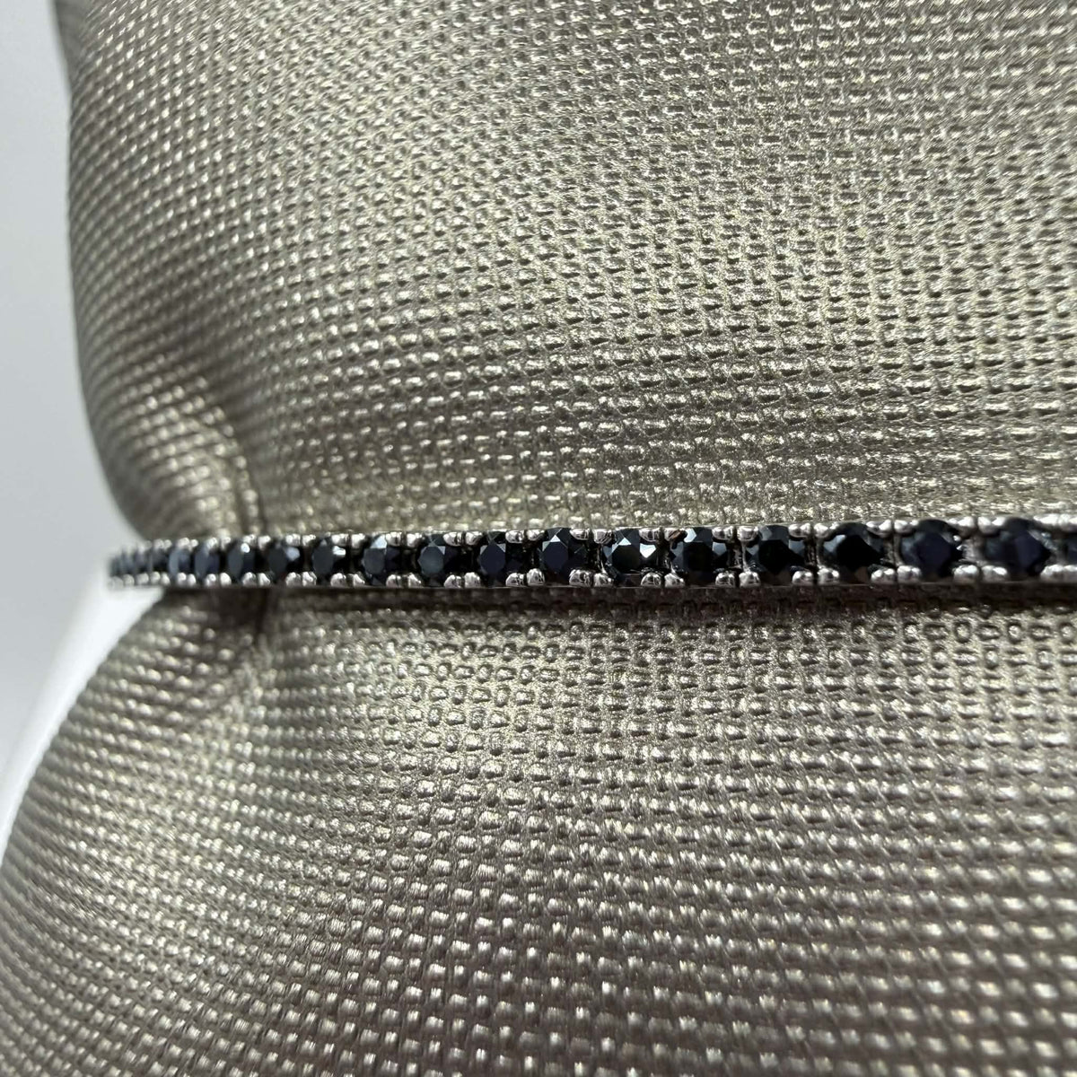 Bracciale Tennis in Oro 18KT 18KT e Zirconi Neri