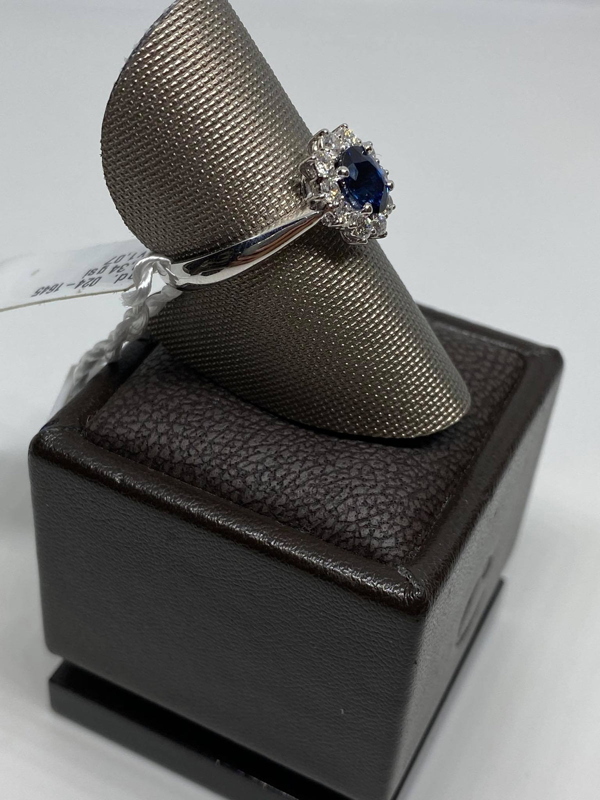 Anello donna Crivelli con Zaffiro 1.07 e Diamanti
