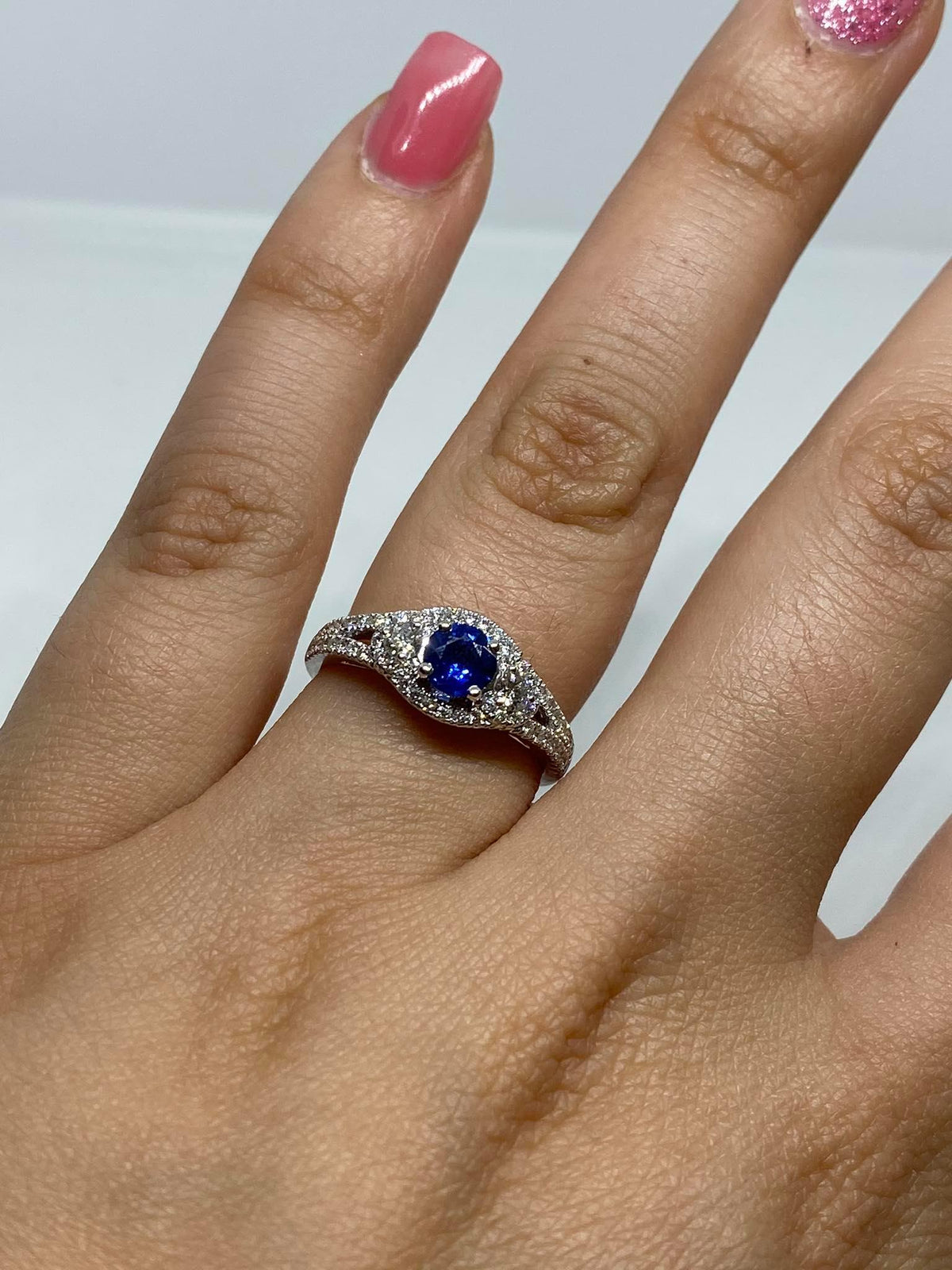 Anello donna Crivelli con Zaffiro Ct 0.49 e Diamanti