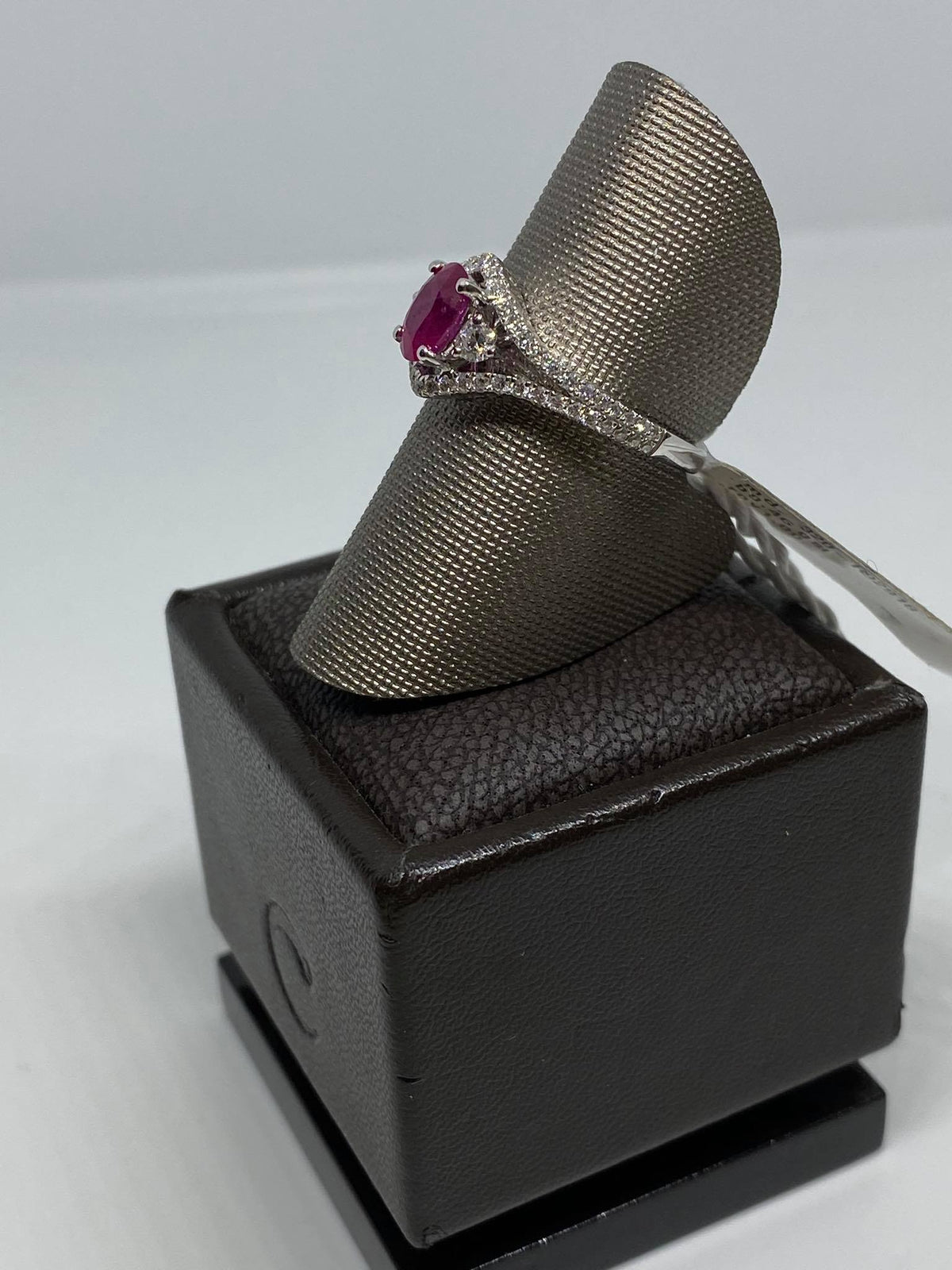 Anello Donna Crivelli con Rubino Ct 1.00 e Diamanti