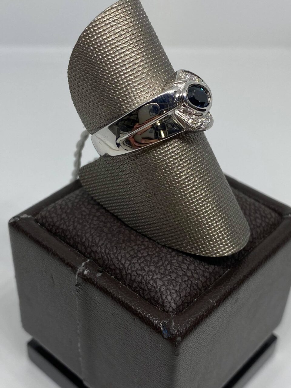 Anello Donna Salvini con Zaffiro Ct 0.40 e Diamanti