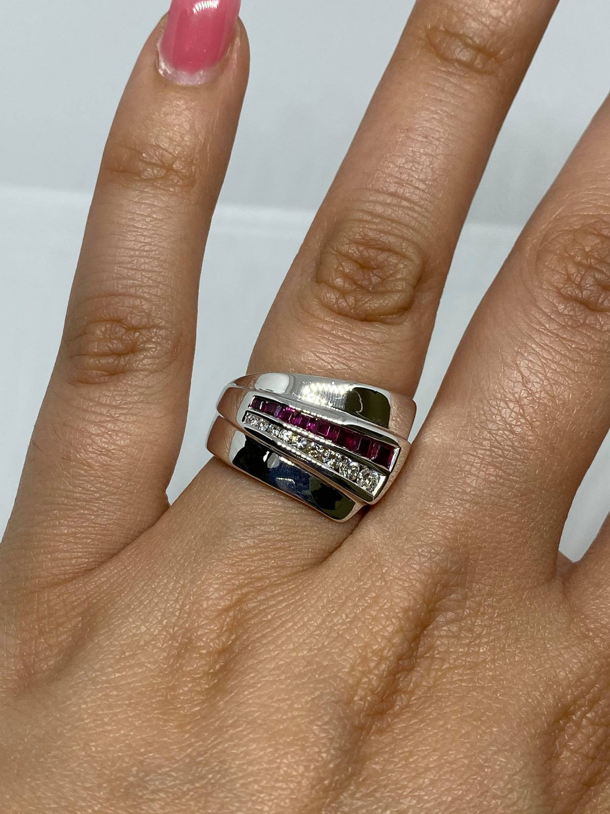 Anello Donna con Rubini Ct 0.56 e Diamanti