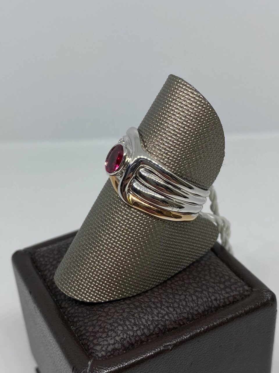 Anello Donna a fascia Salvini con Rubino Ct 0.48 e Diamanti