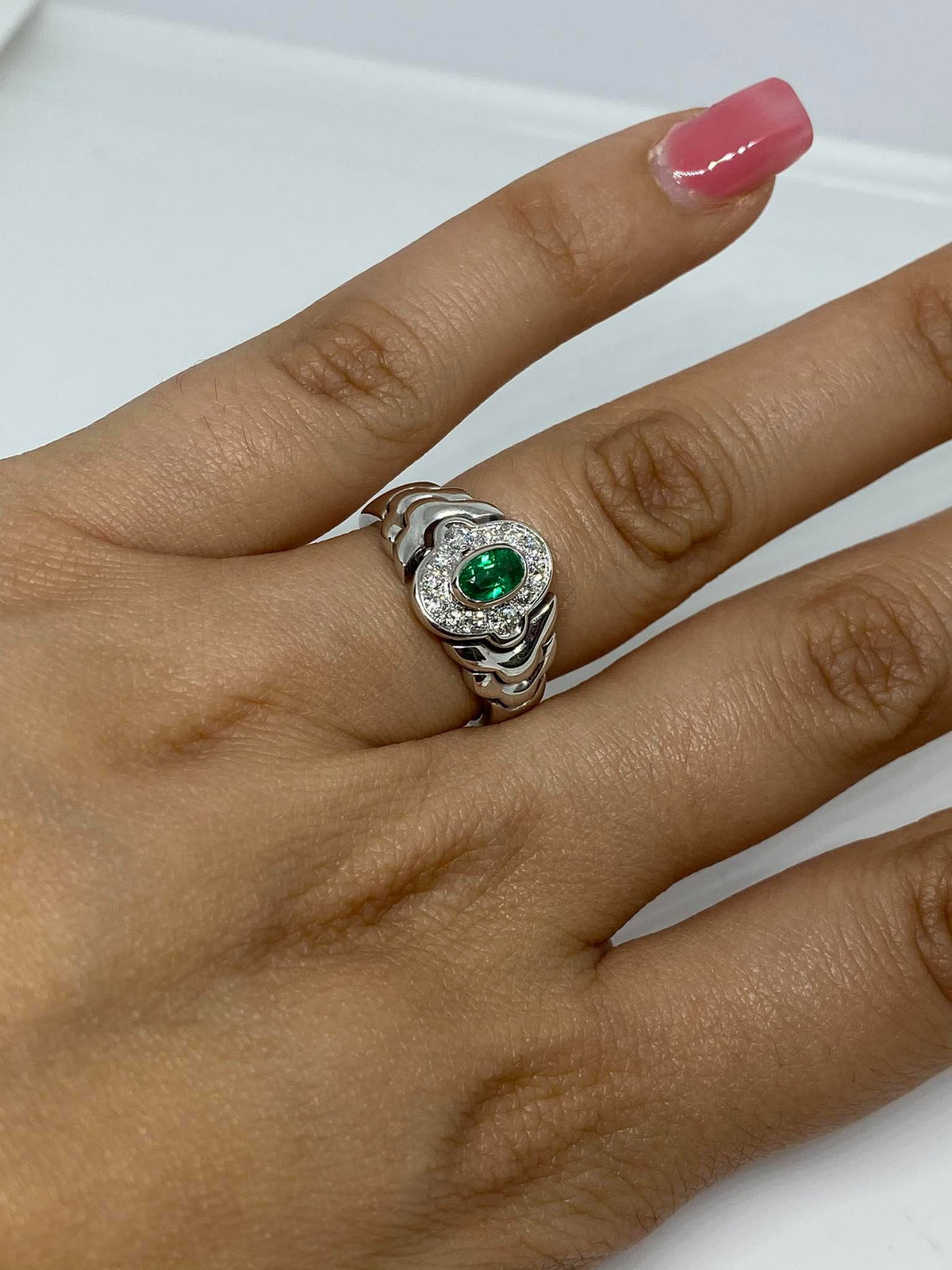 Anello Donna Salvini con Smeraldo ct 0.37 e Diamanti