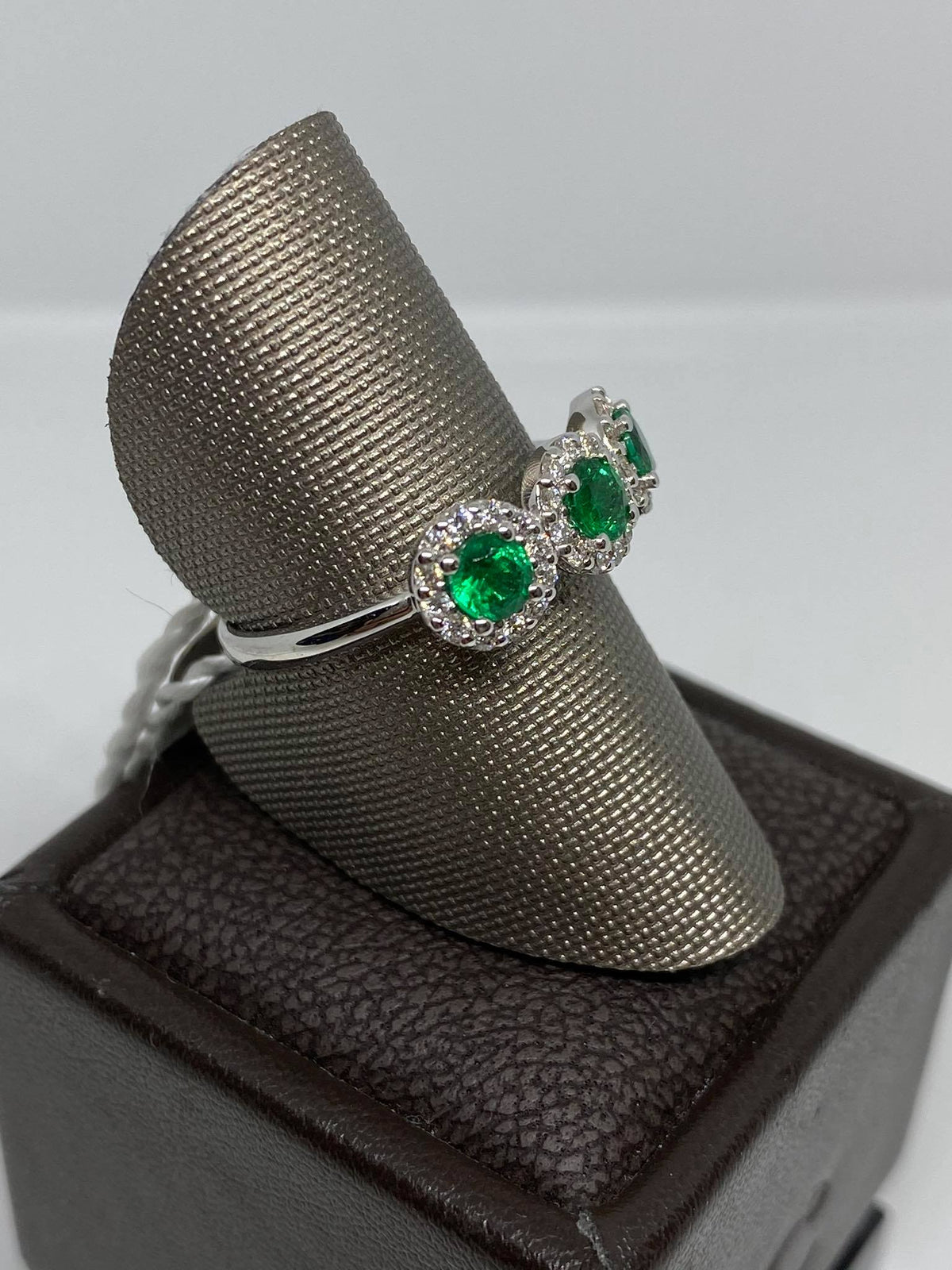 Anello Donna Crivelli con Smeraldi ct 0.65 e Diamanti