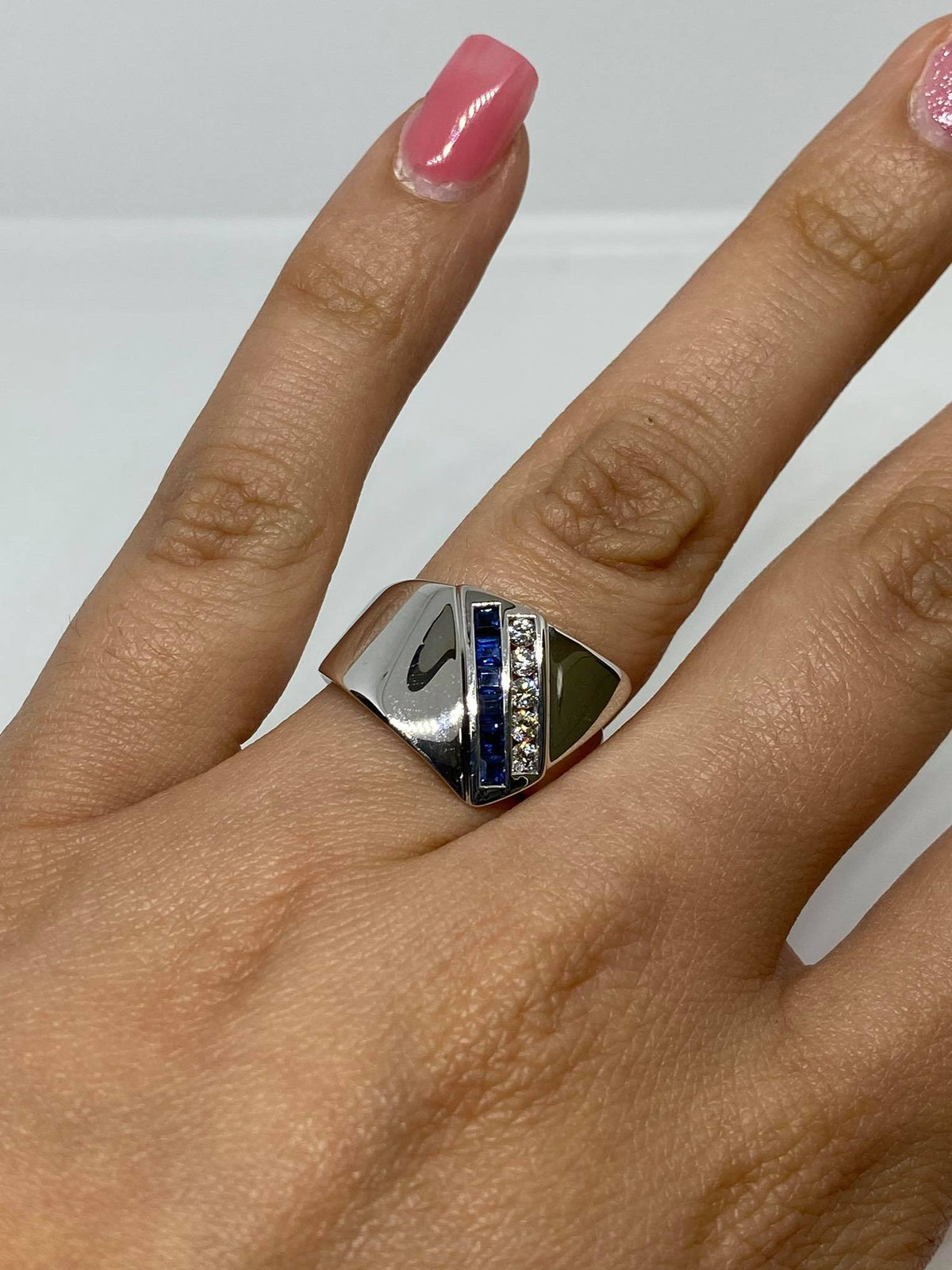 Anello donna con Zaffiri Ct 0.36 e Diamanti