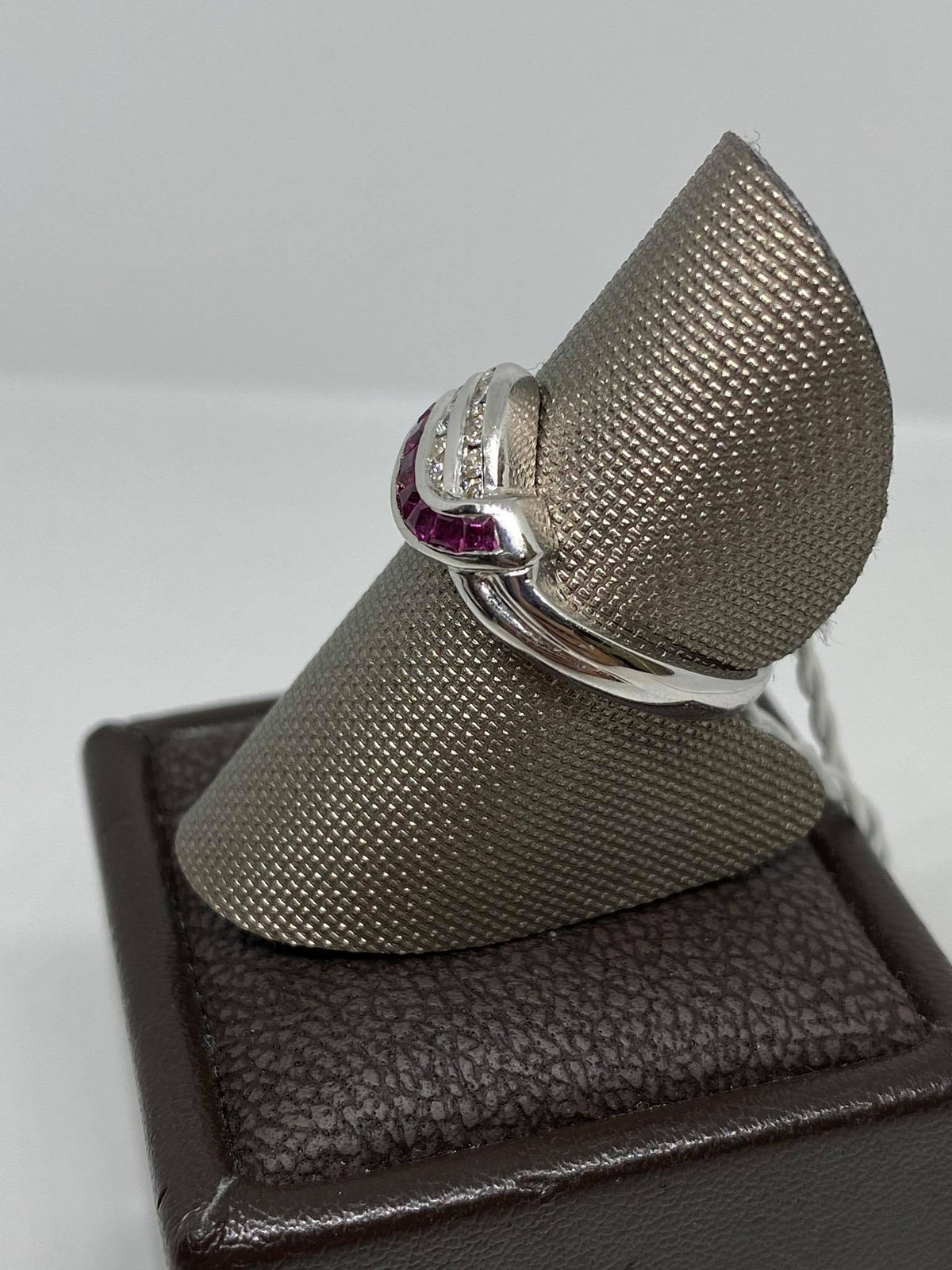 Anello Donna con Rubini Ct 0.51 e Diamanti
