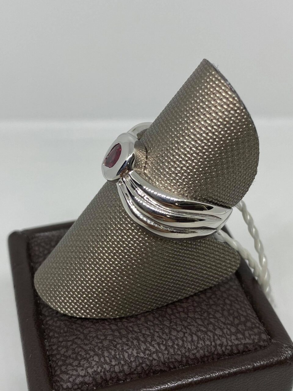 Anello Donna a fascia Salvini con Rubino ct 0.31 e Diamanti