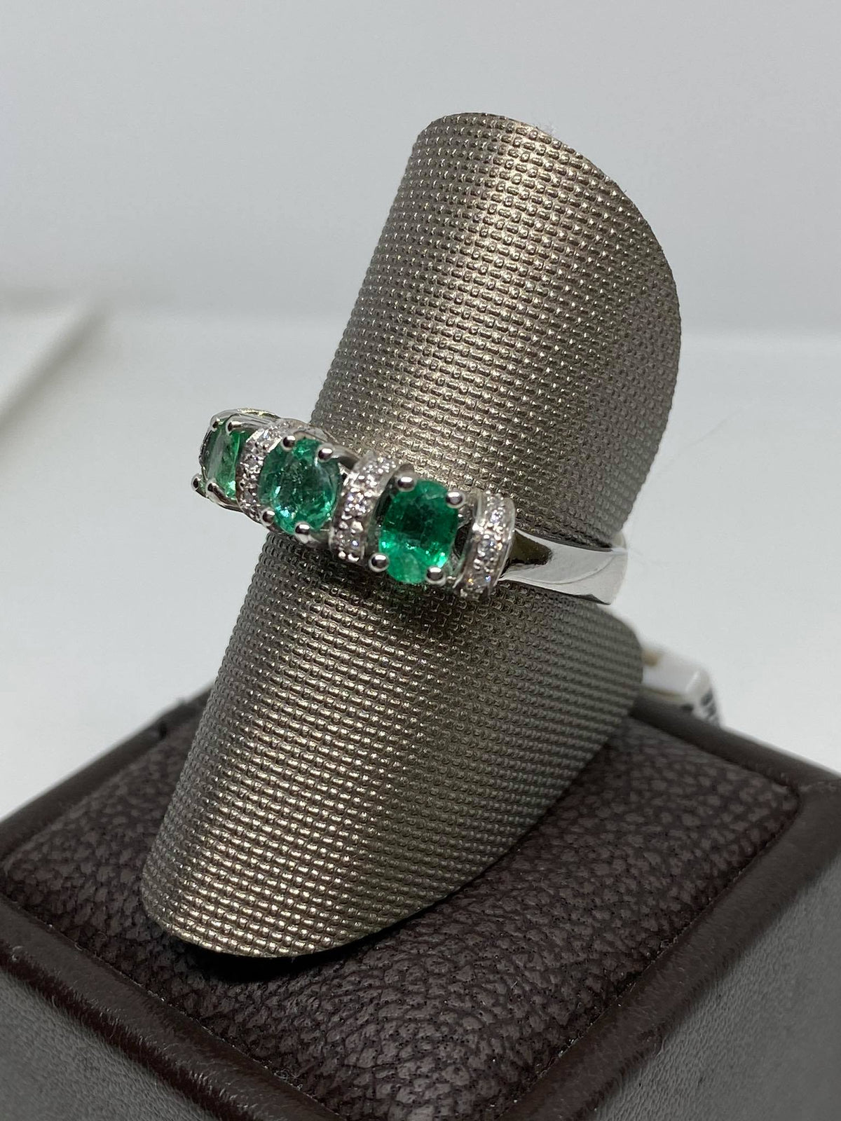 Anello Donna Nardelli con Smeraldi ct 1.50 e Diamanti