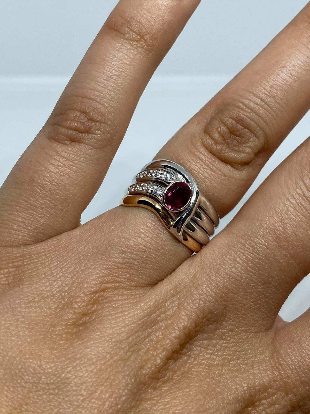 Anello Donna a fascia Salvini con Rubino Ct 0.48 e Diamanti