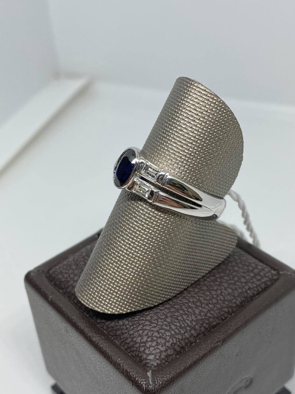 Anello donna con Zaffiri Ct 1.07 e Diamanti
