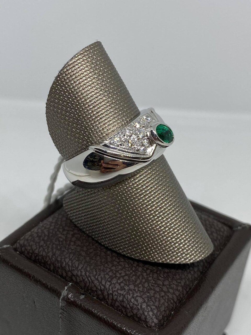 Anello Donna Salvini con Smeraldo ct 0.31 e Diamanti