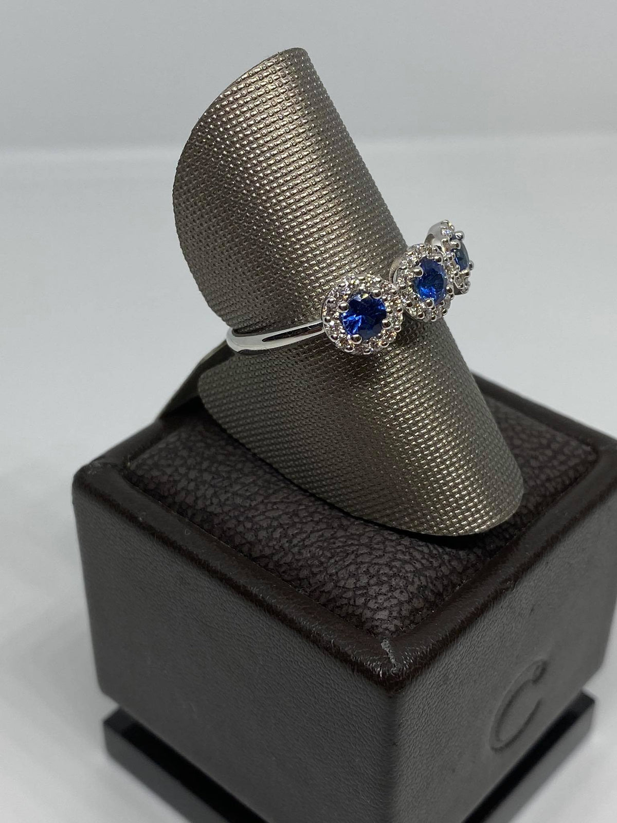 Anello Donna Crivelli Con Zaffiri Ct 0.73 e Diamanti