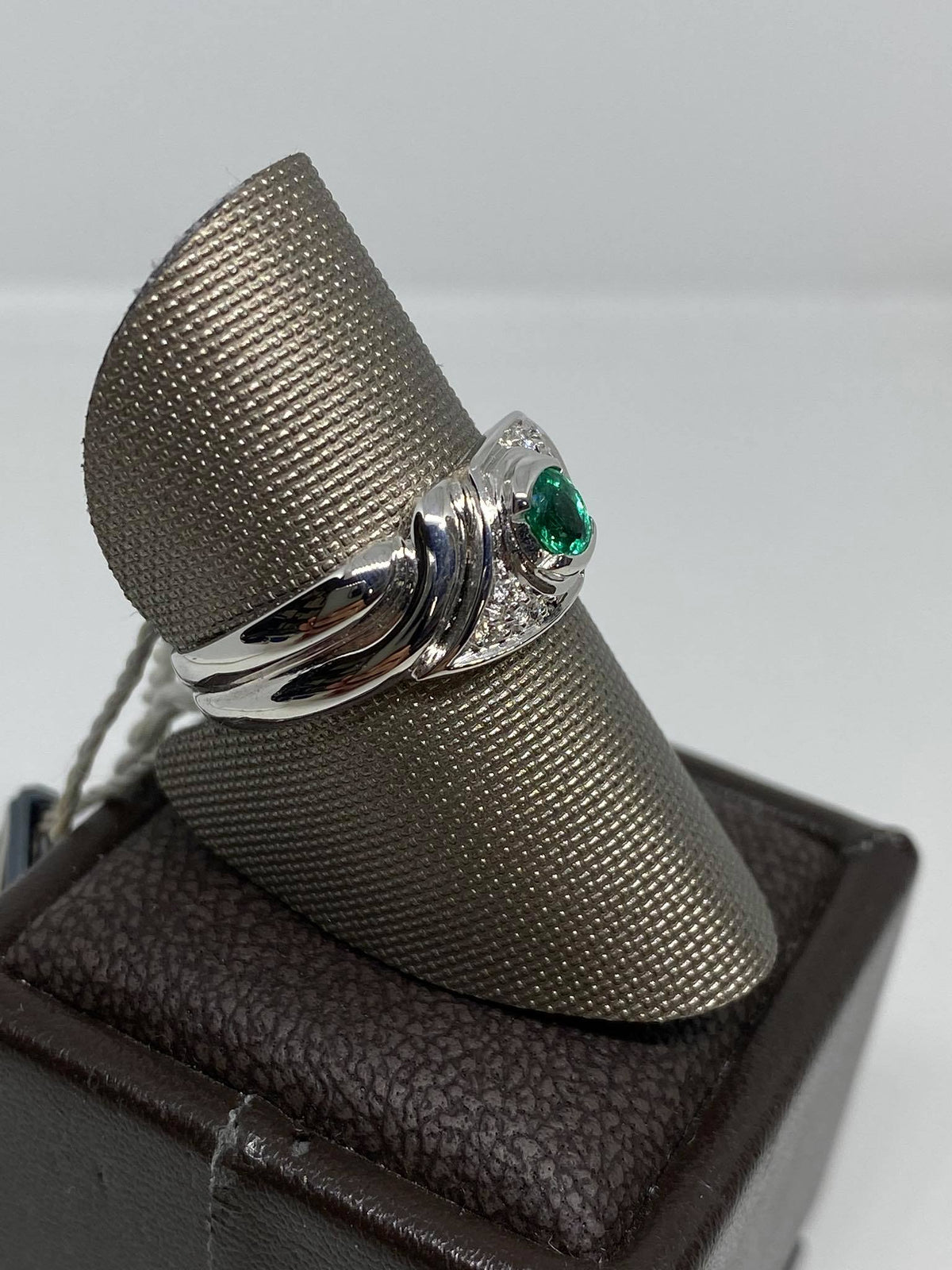 Anello Donna Salvini con Smeraldo ct 0.25 e Diamanti