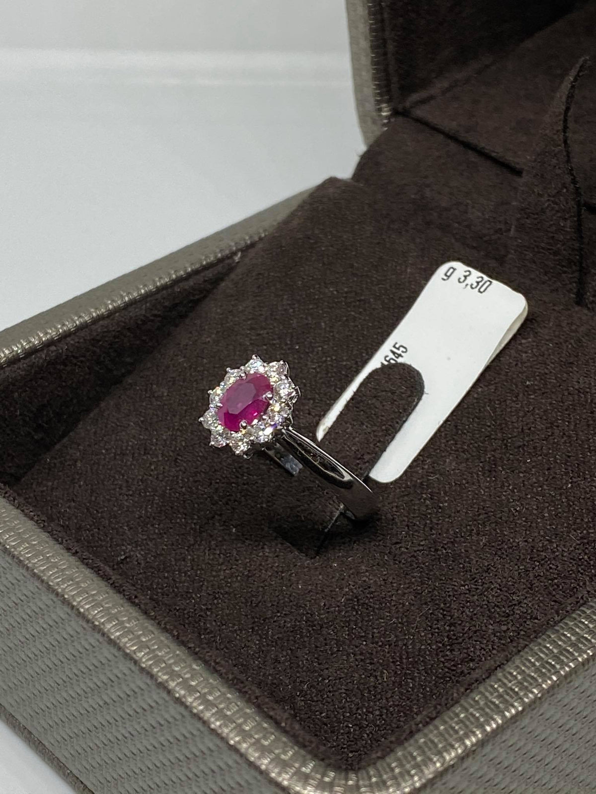 Anello Donna Crivelli con Rubino Ct 0.68 e Diamanti