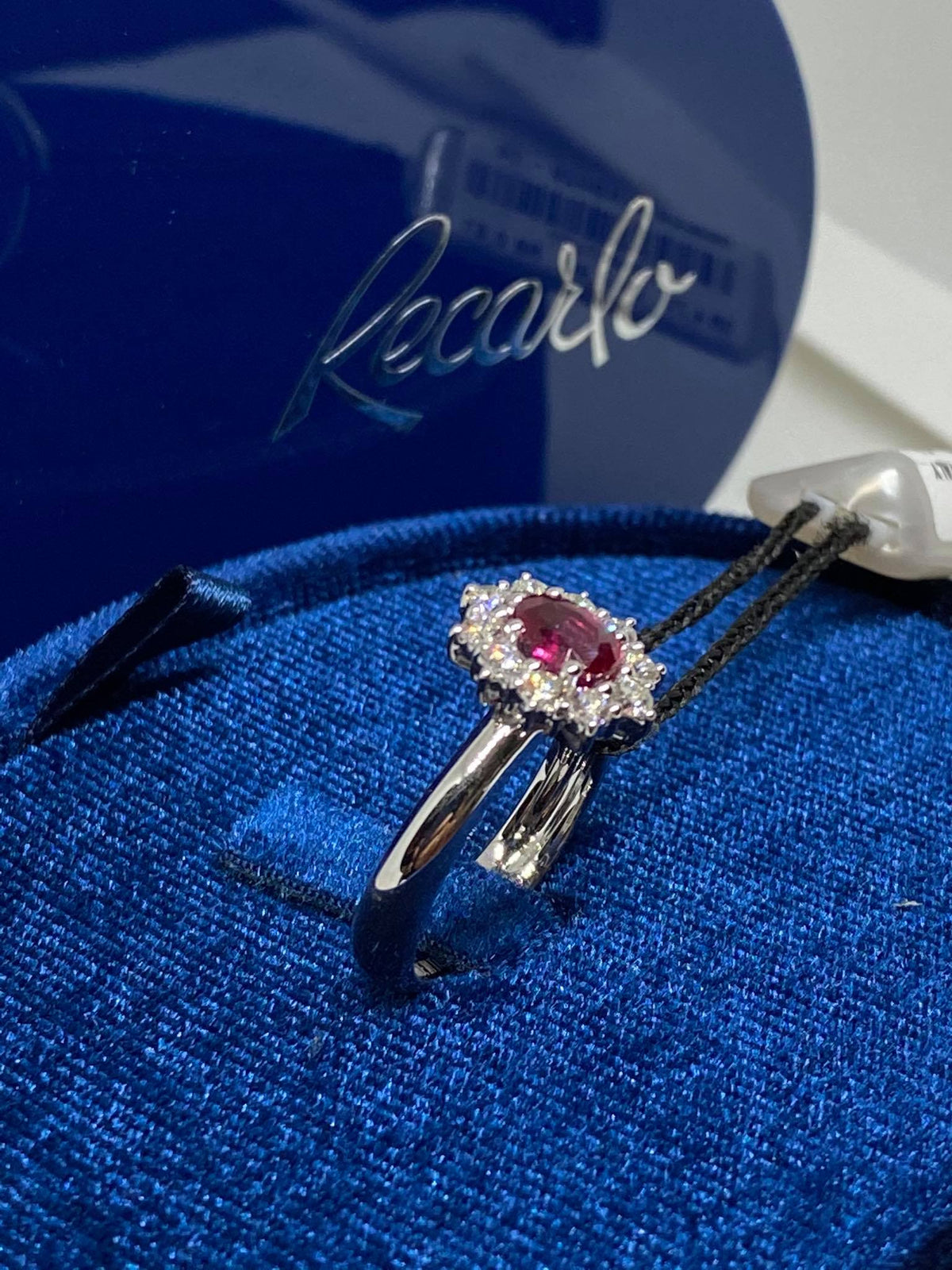 Anello Donna Recarlo con Rubino Ct 0.61 e Diamanti