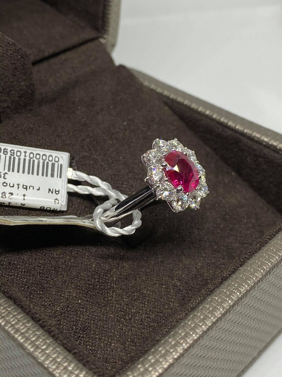 Anello Donna Crivelli Con Rubino Birmano CT 2.14 e Diamanti