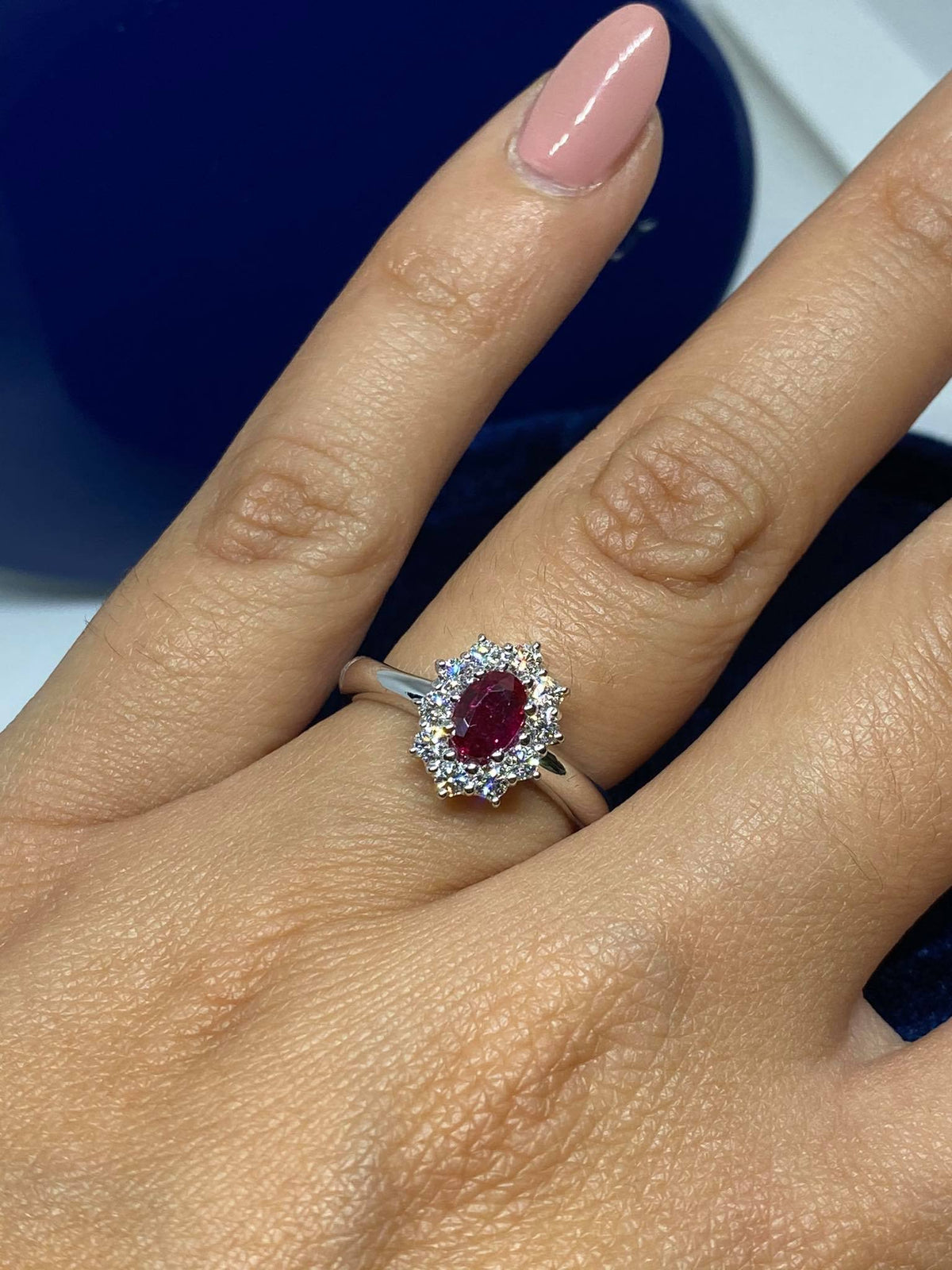 Anello Donna Recarlo con Rubino Ct 0.61 e Diamanti