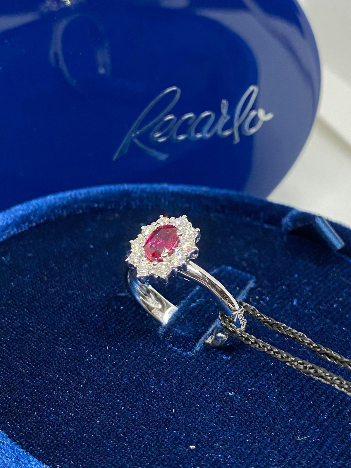 Anello Donna Recarlo con Rubino Ct 0.61 e Diamanti