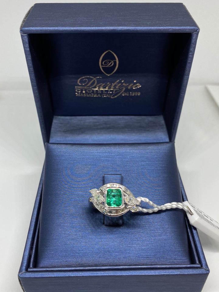 Anello Donna con Smeraldo Ct 0.88 e Diamanti