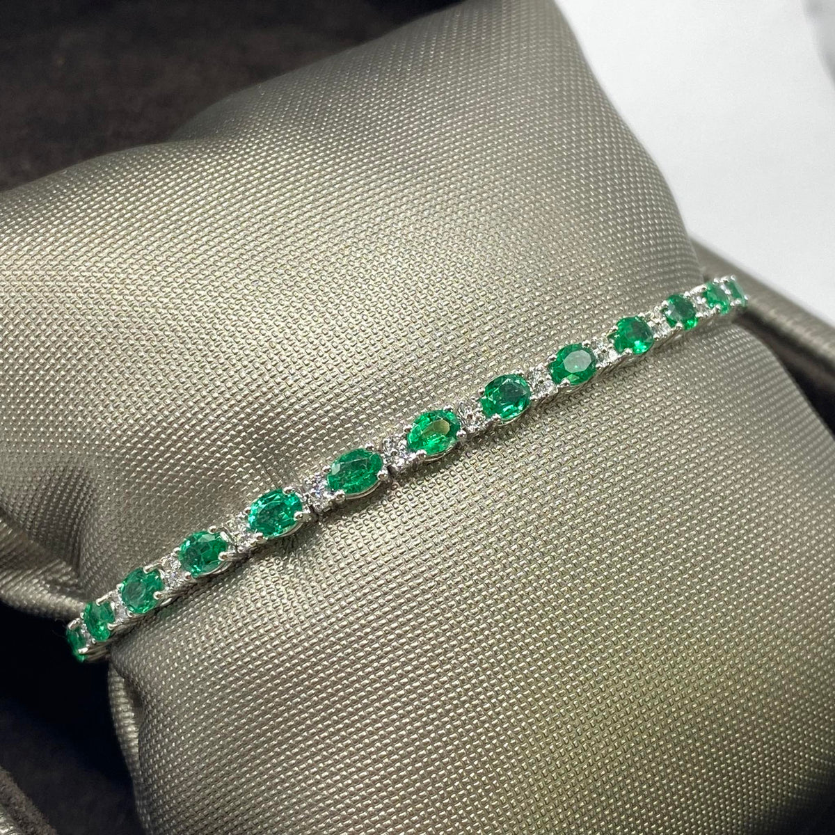 Bracciale Tennis Crivelli in Oro 18KT con Smeraldi Ct. 4,20 e Diamanti