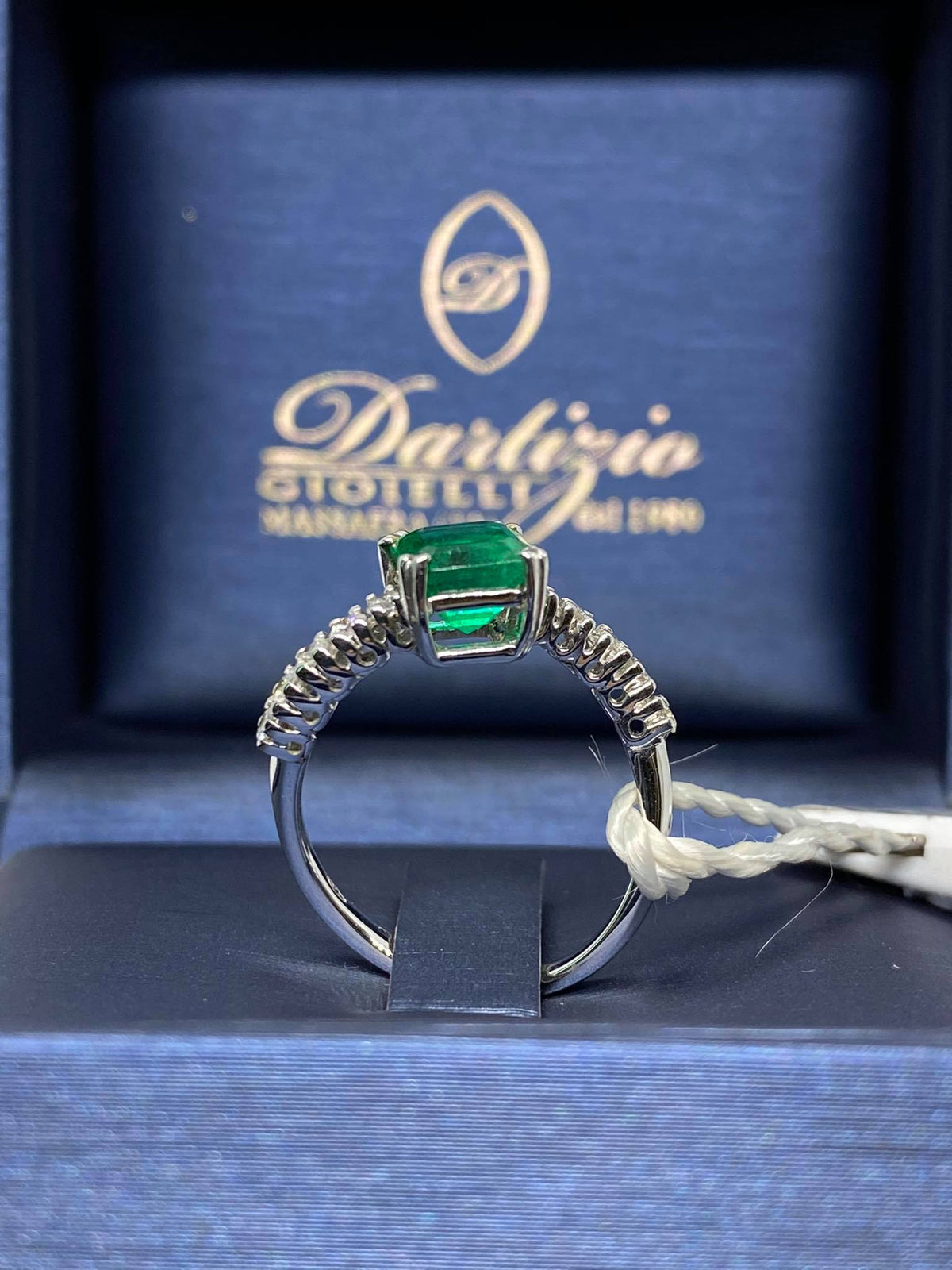 Anello Donna Dartizio Gioielli con Smeraldo Ct 1.45 e Diamanti