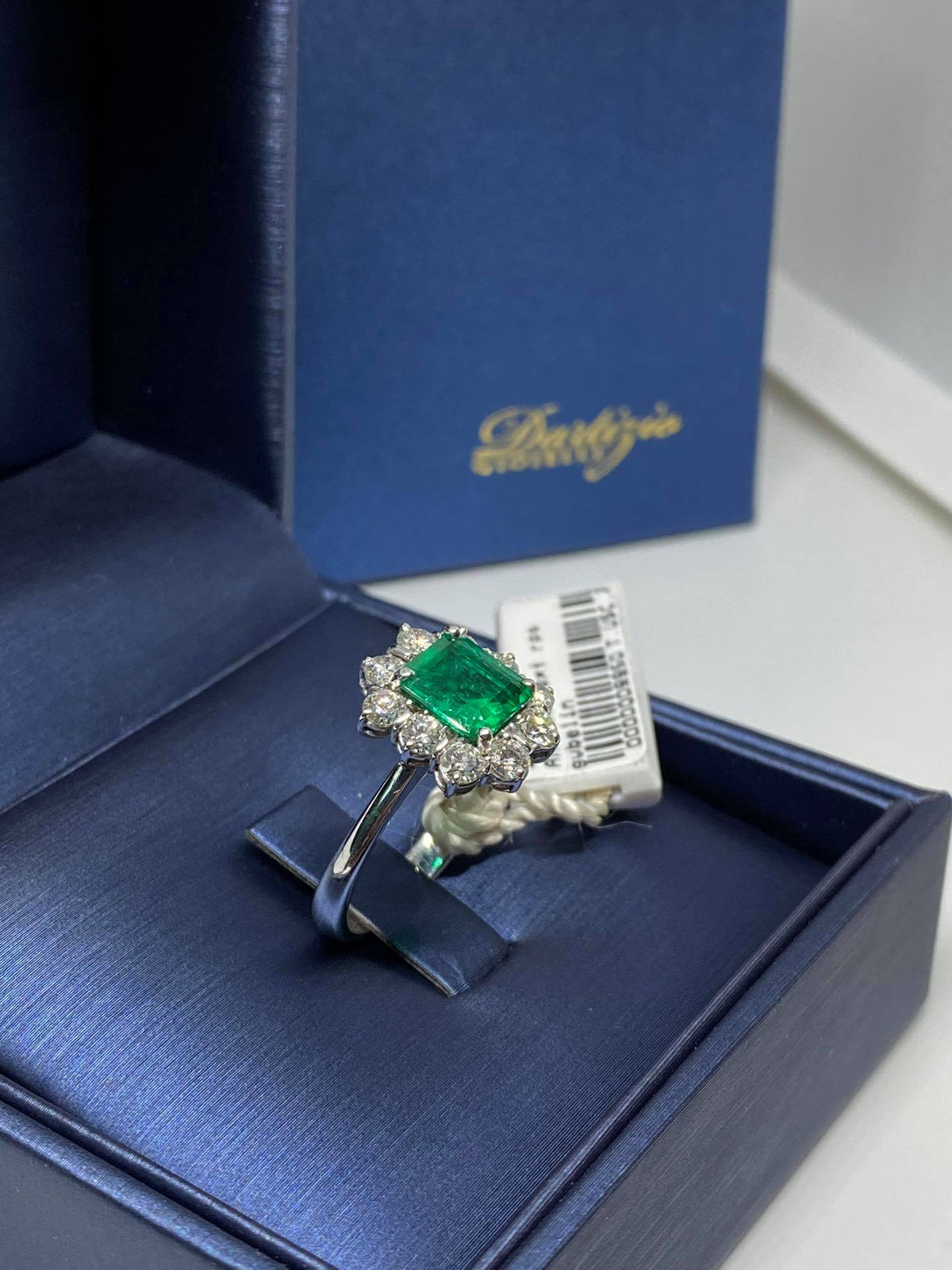 Anello Donna con Smeraldo Colombiano Ct 1.96 e Diamanti