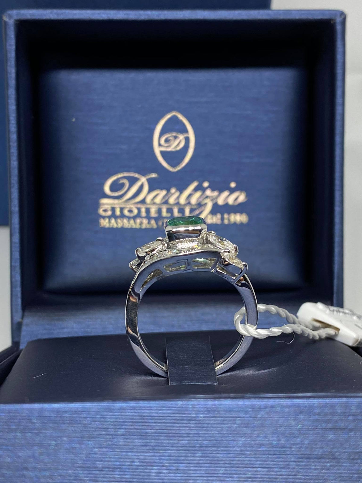 Anello Donna con Smeraldo Ct 0.88 e Diamanti