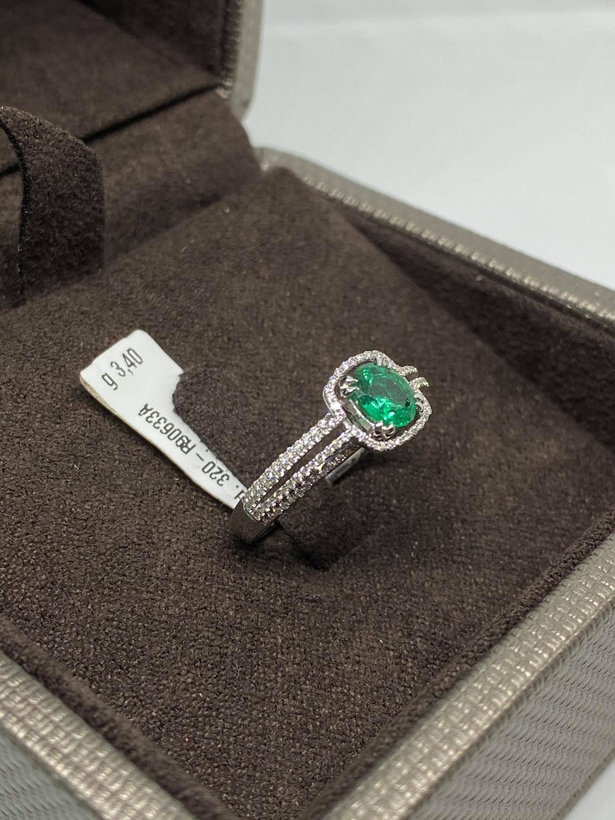 Anello Donna Crivelli con Smeraldo Ct 0.59 e Diamanti