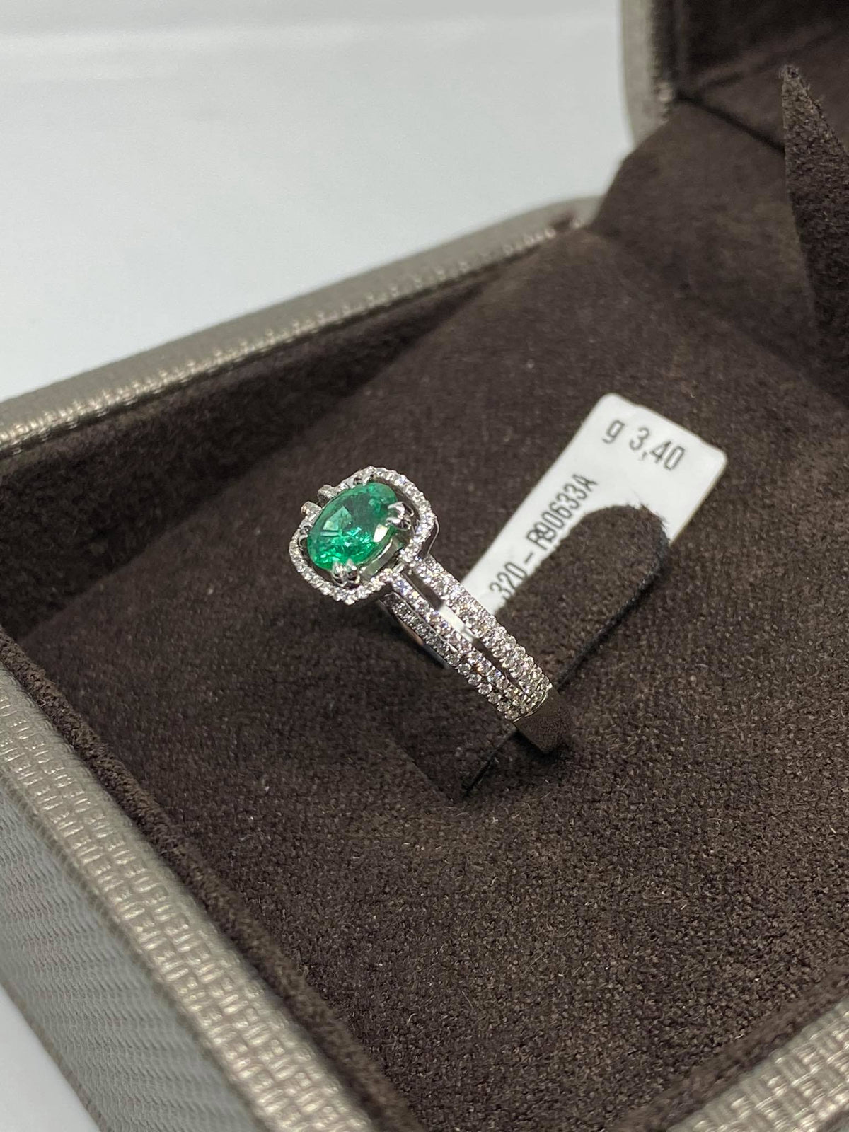 Anello Donna Crivelli con Smeraldo Ct 0.59 e Diamanti