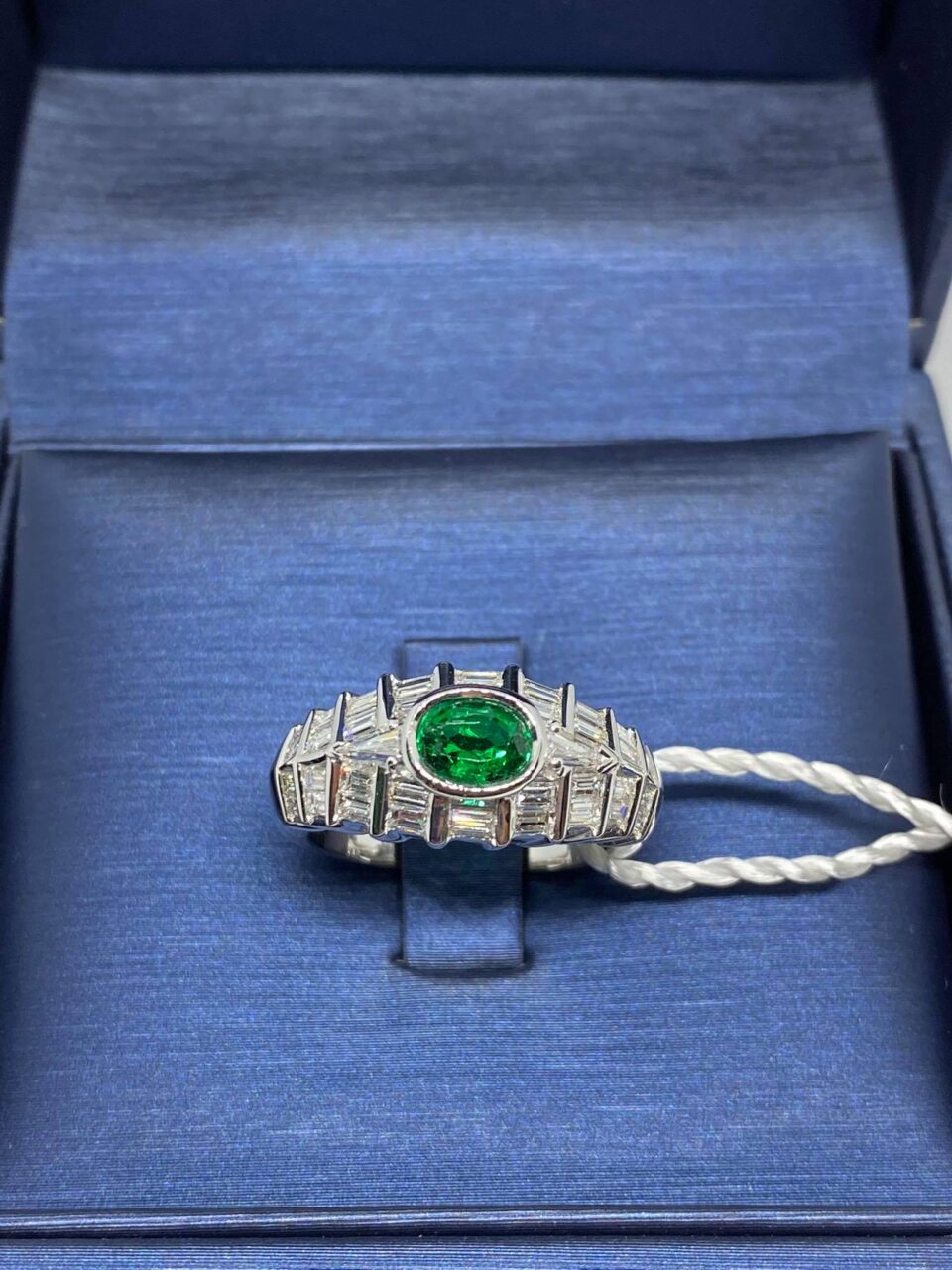 Anello Donna Dartizio Gioielli con Smeraldo Ct 0.75 e Diamanti