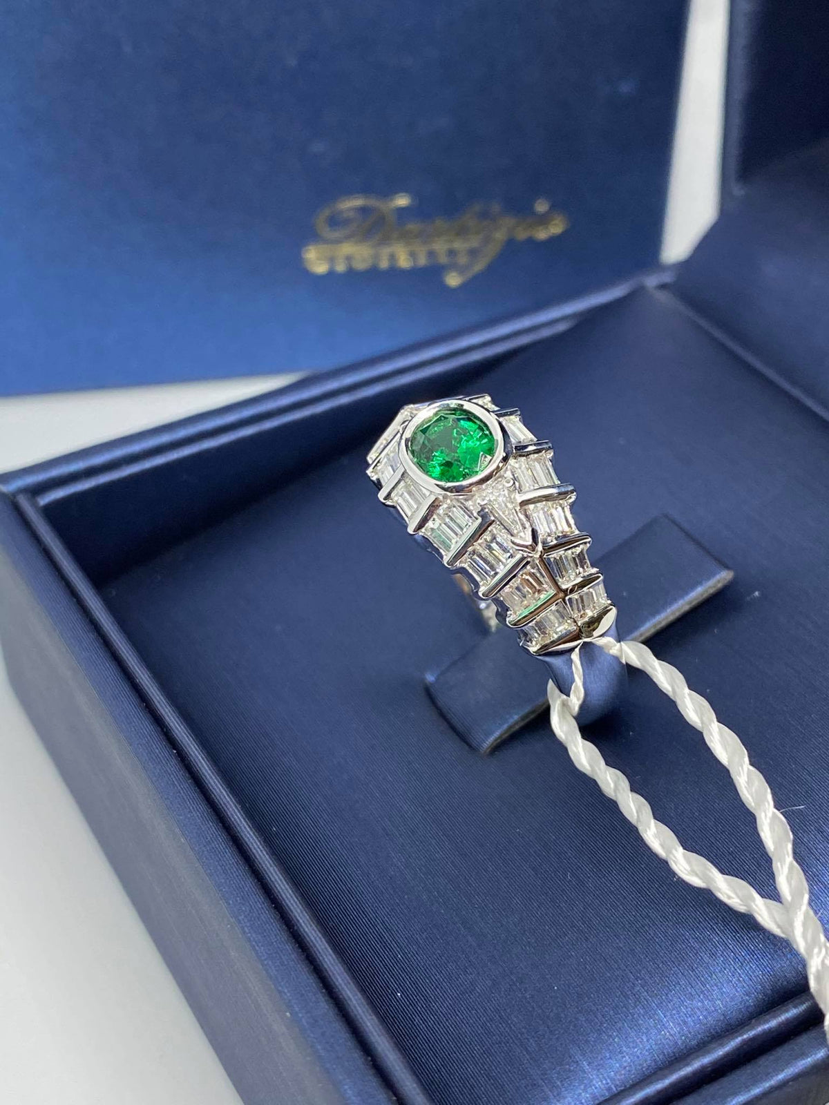 Anello Donna Dartizio Gioielli con Smeraldo Ct 0.75 e Diamanti