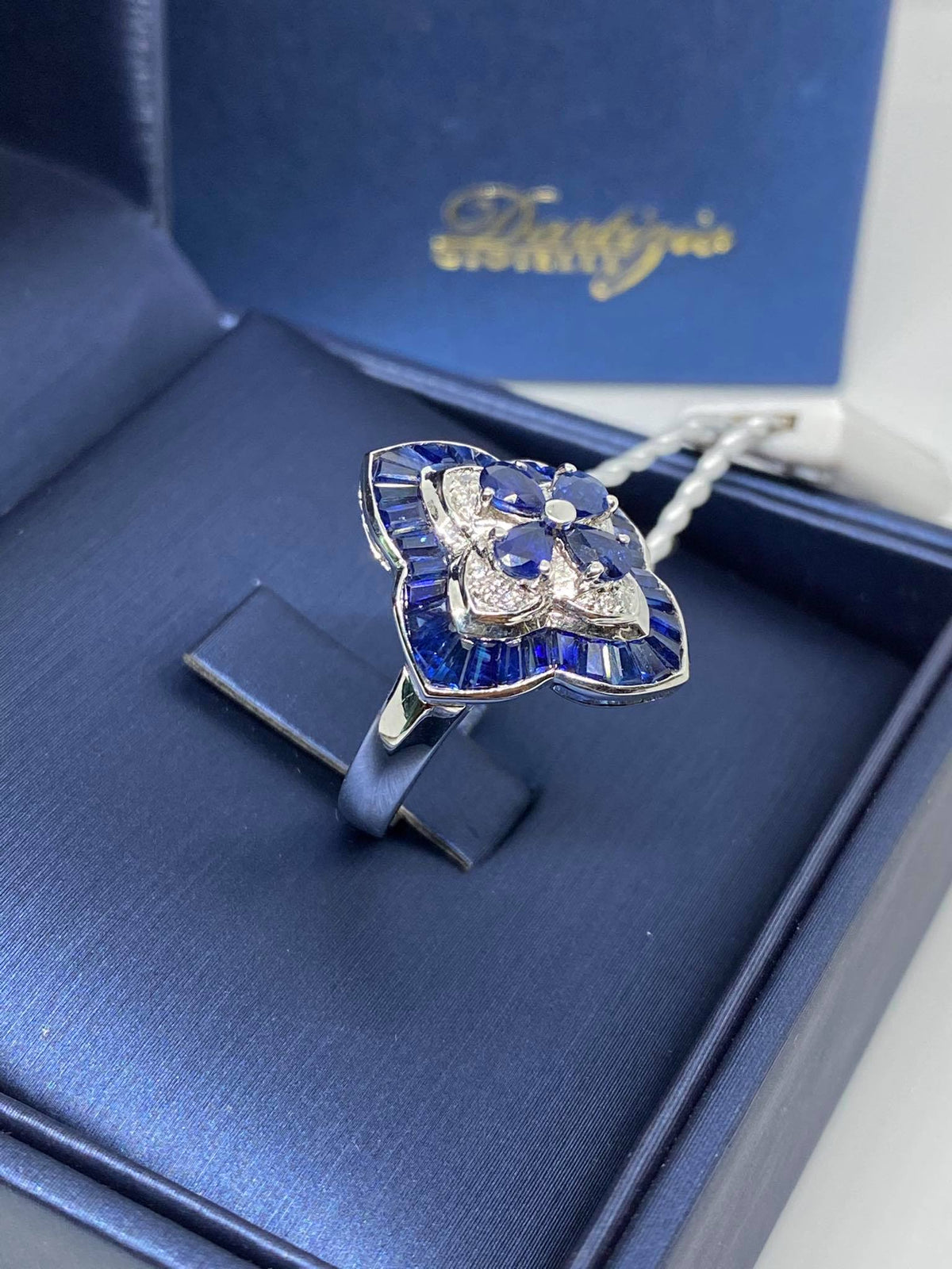 Anello Donna Dartizio Gioielli con Zaffiri Ct 3.63 e Diamanti