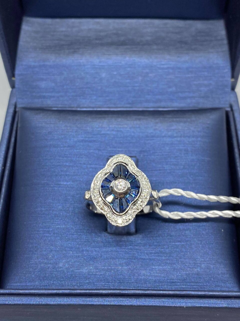 Anello Donna Dartizio Gioielli con Zaffiri ct 1.84 e Diamanti