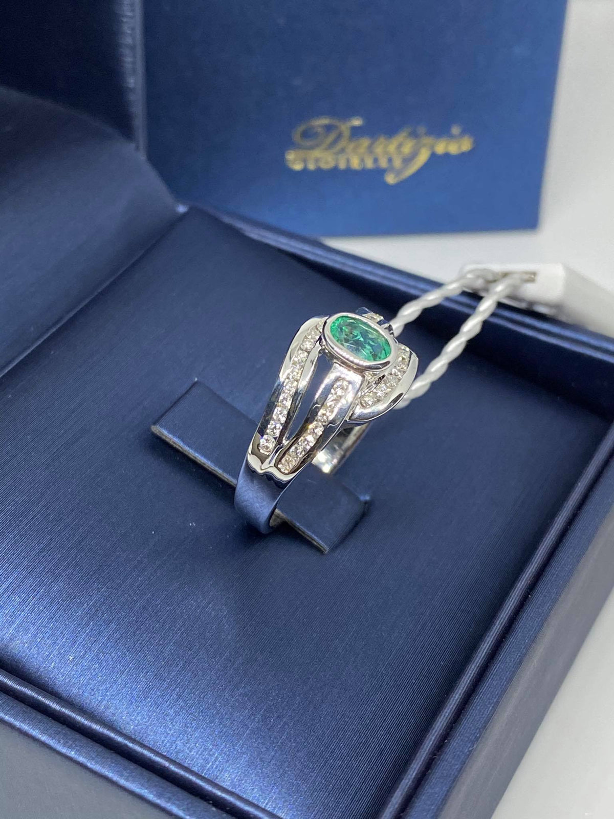 Anello Donna in Oro 18KT 18KT con Smeraldo Ct 0.30 e Diamanti