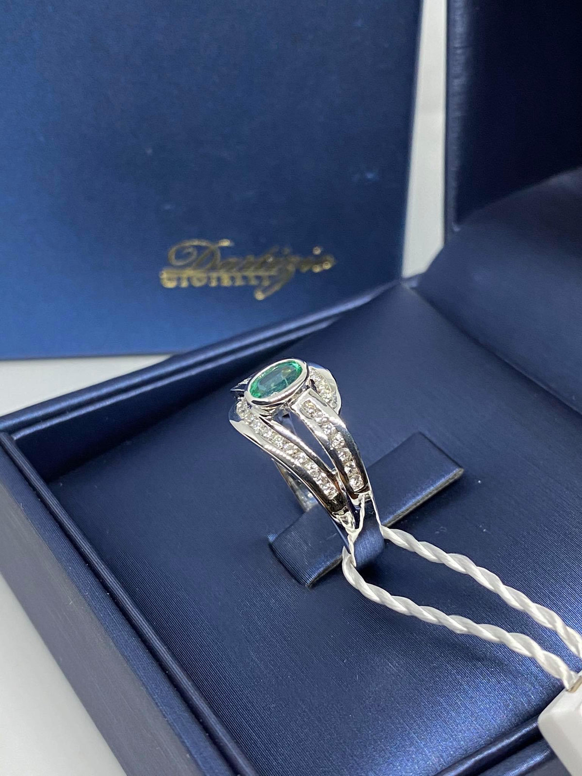 Anello Donna in Oro 18KT 18KT con Smeraldo Ct 0.30 e Diamanti