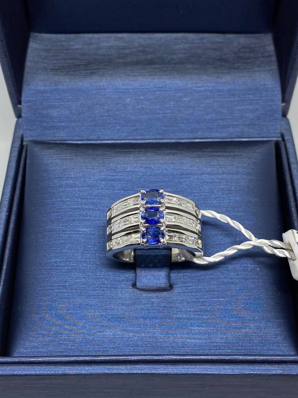 Anello Donna Dartizio Gioielli con Zaffiri Ct 1.35 e Diamanti