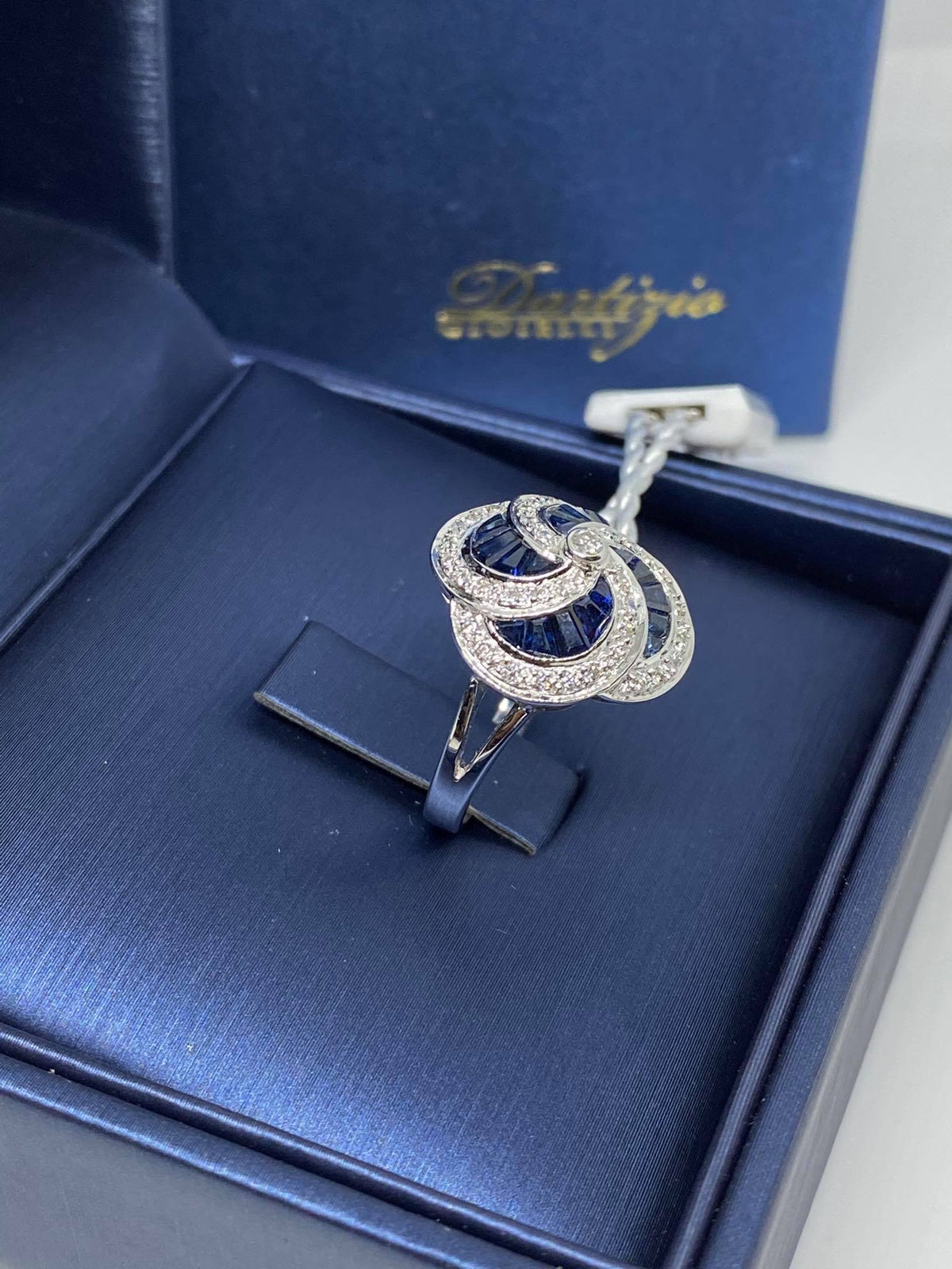 Anello Donna Dartizio Gioielli con Zaffiri Ct 1.87 e Diamanti