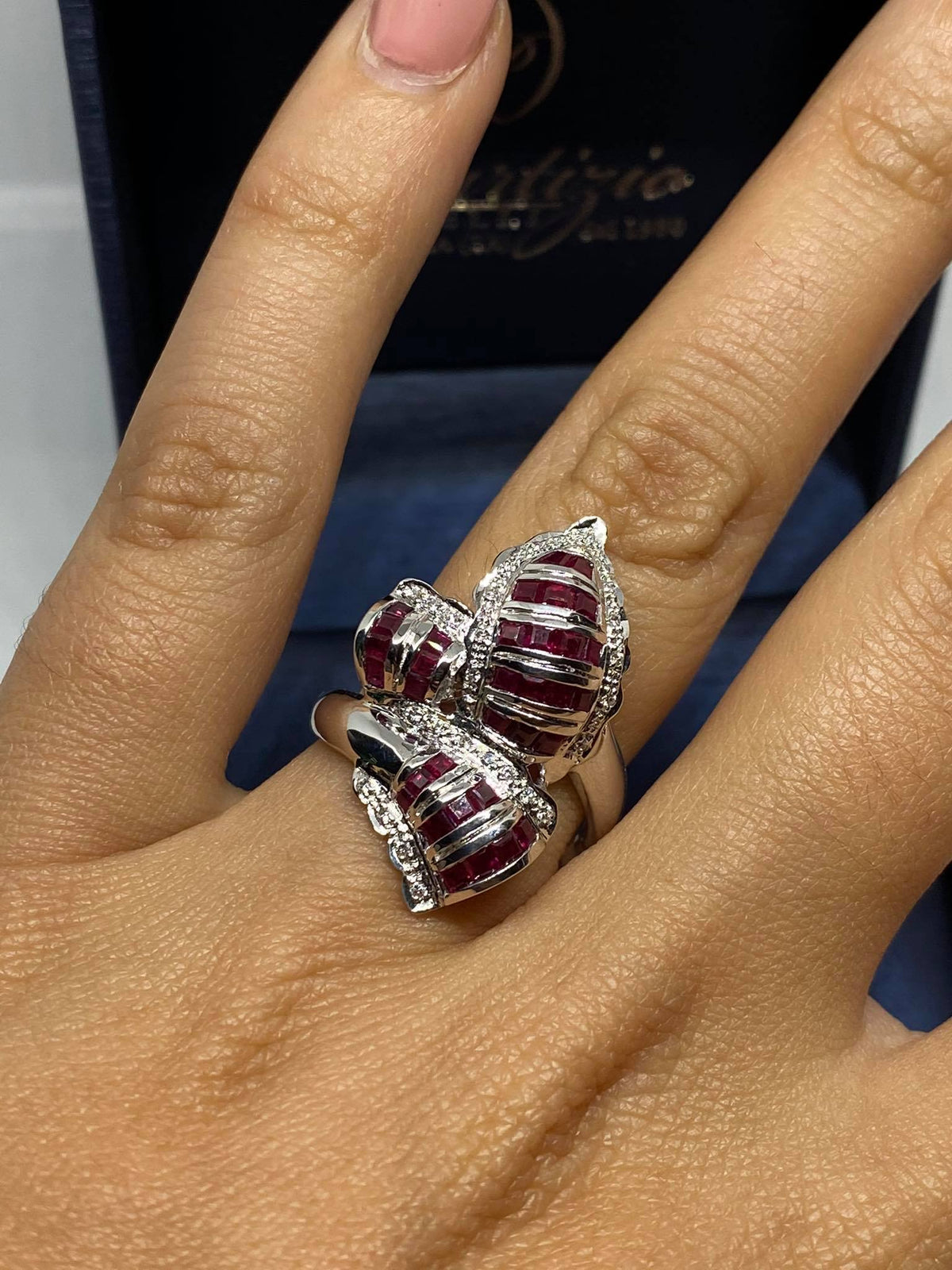 Anello Donna in Oro 18KT 18KT con Rubini Ct 1.83 e Diamanti