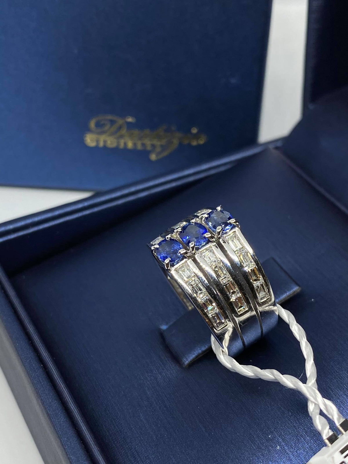 Anello Donna Dartizio Gioielli con Zaffiri Ct 1.35 e Diamanti