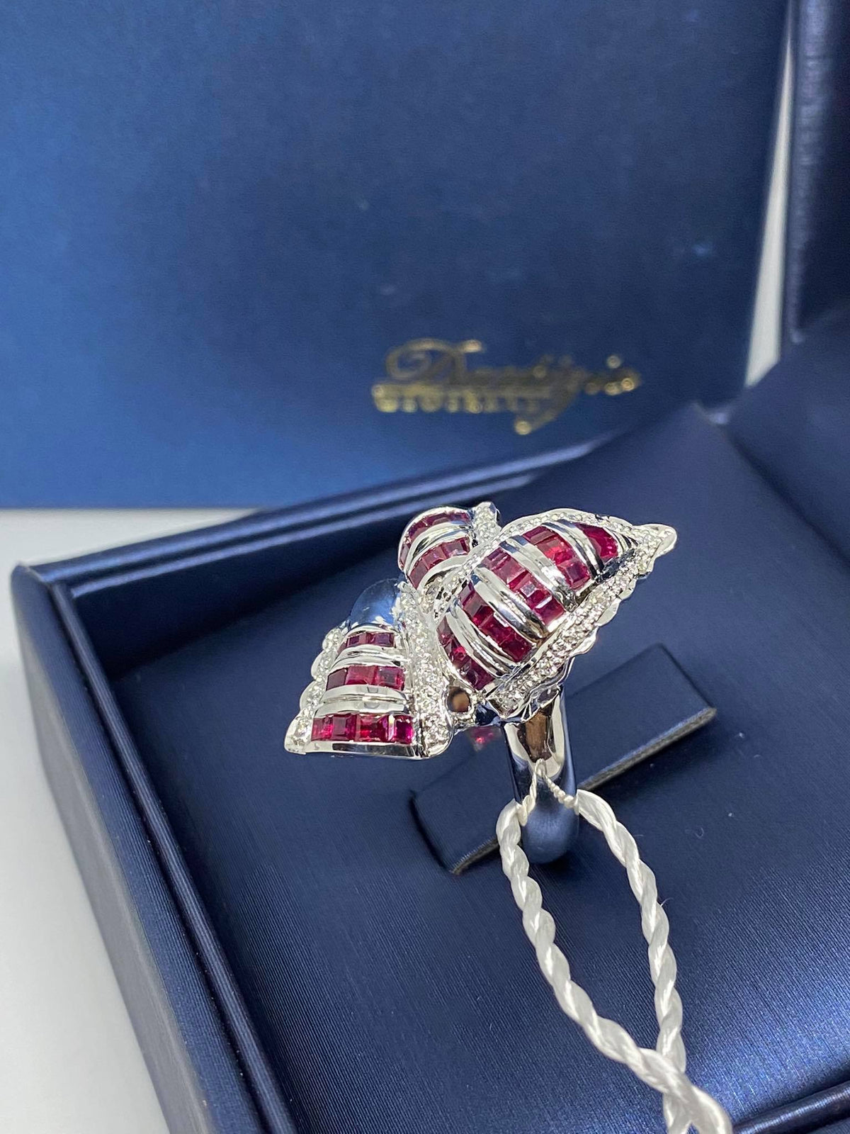 Anello Donna in Oro 18KT 18KT con Rubini Ct 1.83 e Diamanti