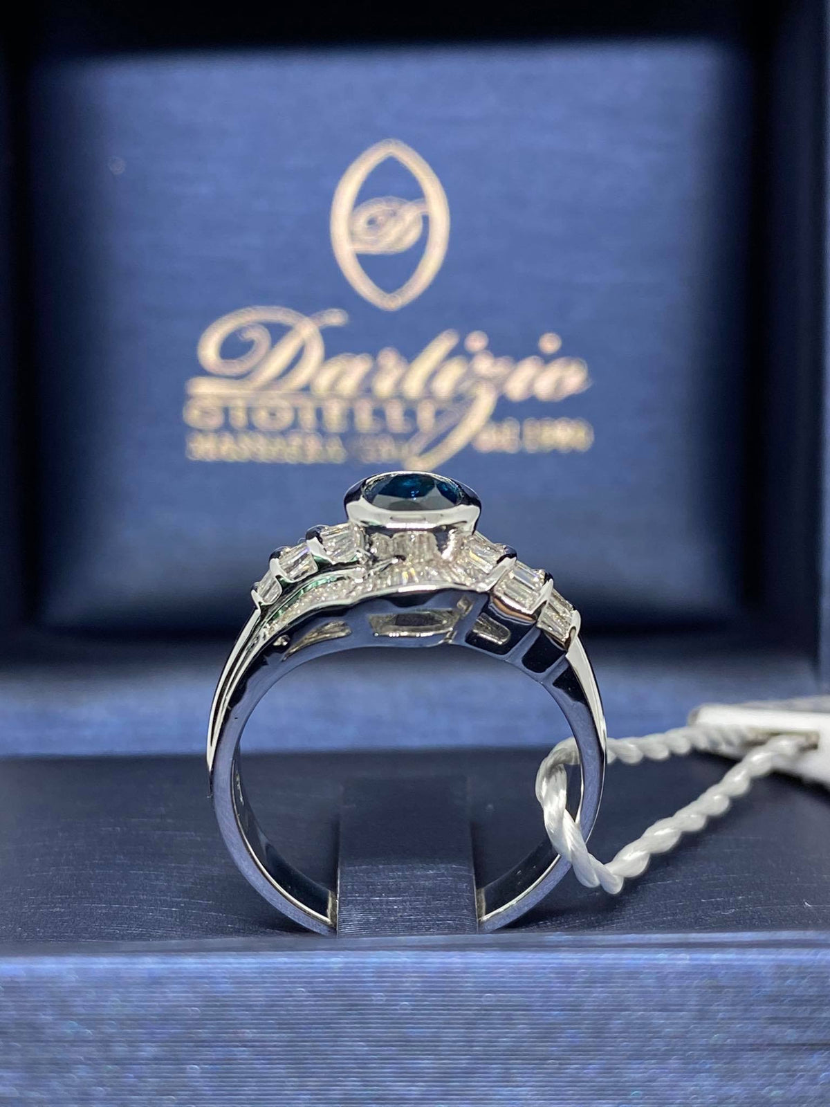 Anello Donna Dartizio Gioielli con Zaffiro Ct 0.90 e Diamanti