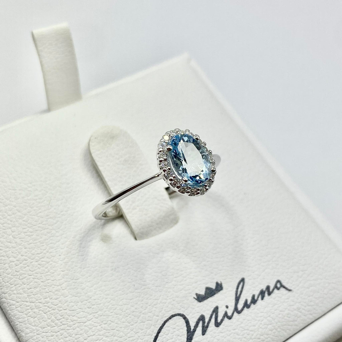 Anello Miluna in Oro 18KT 18KT con Diamanti e Acquamarina Ct. 0,67